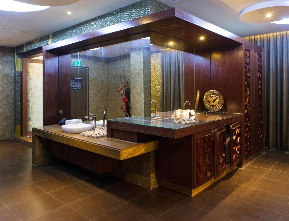 All-Ur Boutique Motel - Taichung Branch Екстериор снимка
