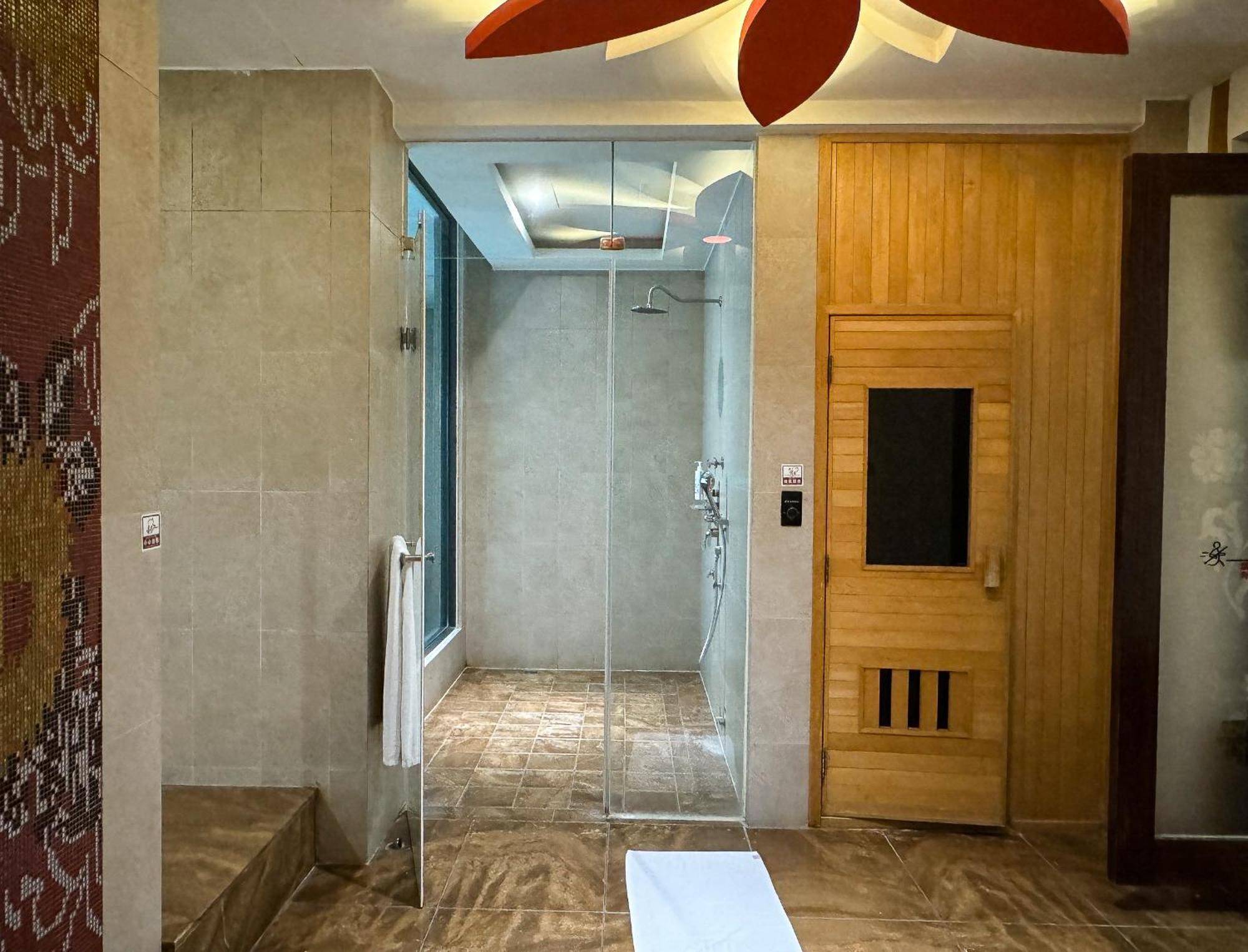 All-Ur Boutique Motel - Taichung Branch Екстериор снимка