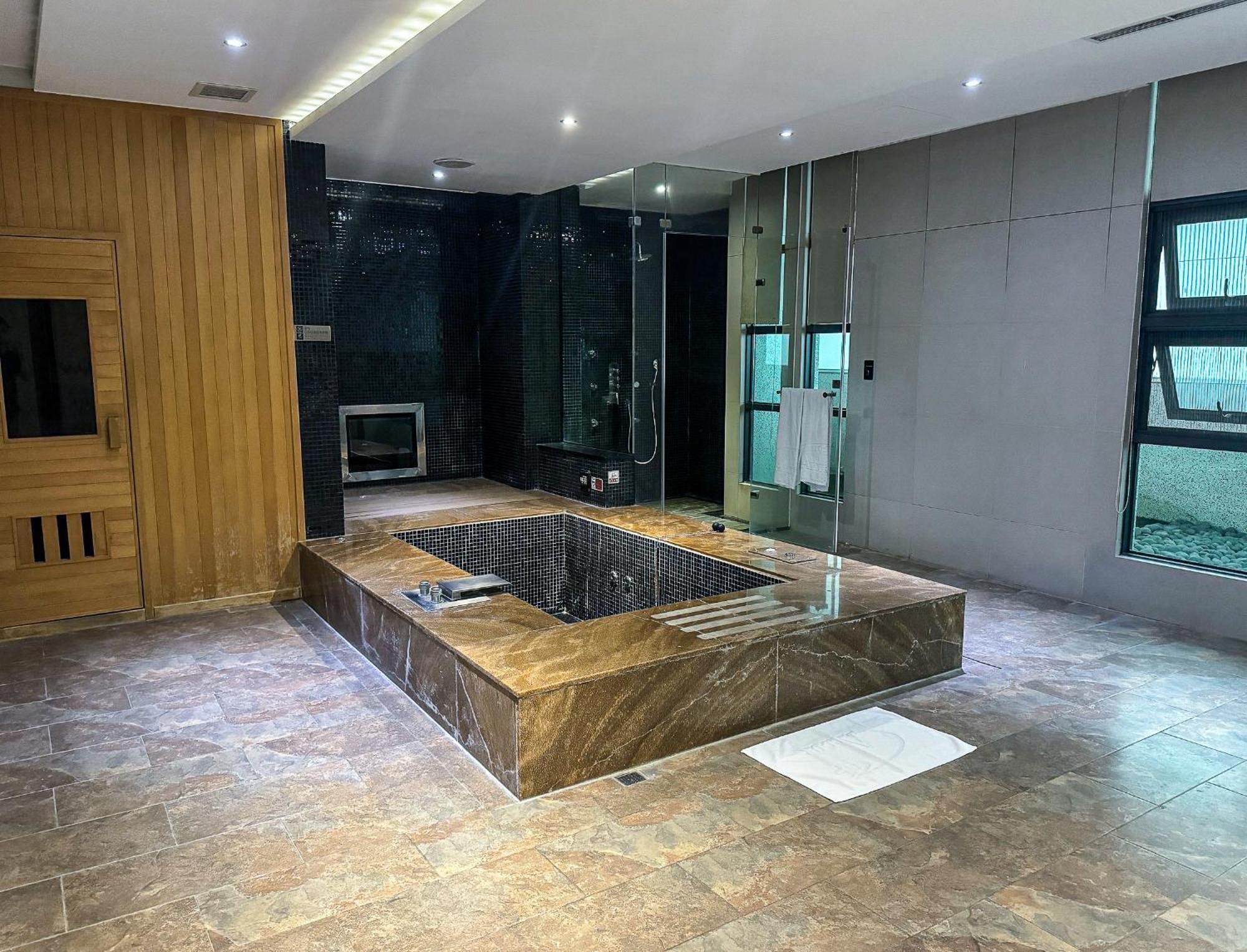 All-Ur Boutique Motel - Taichung Branch Екстериор снимка