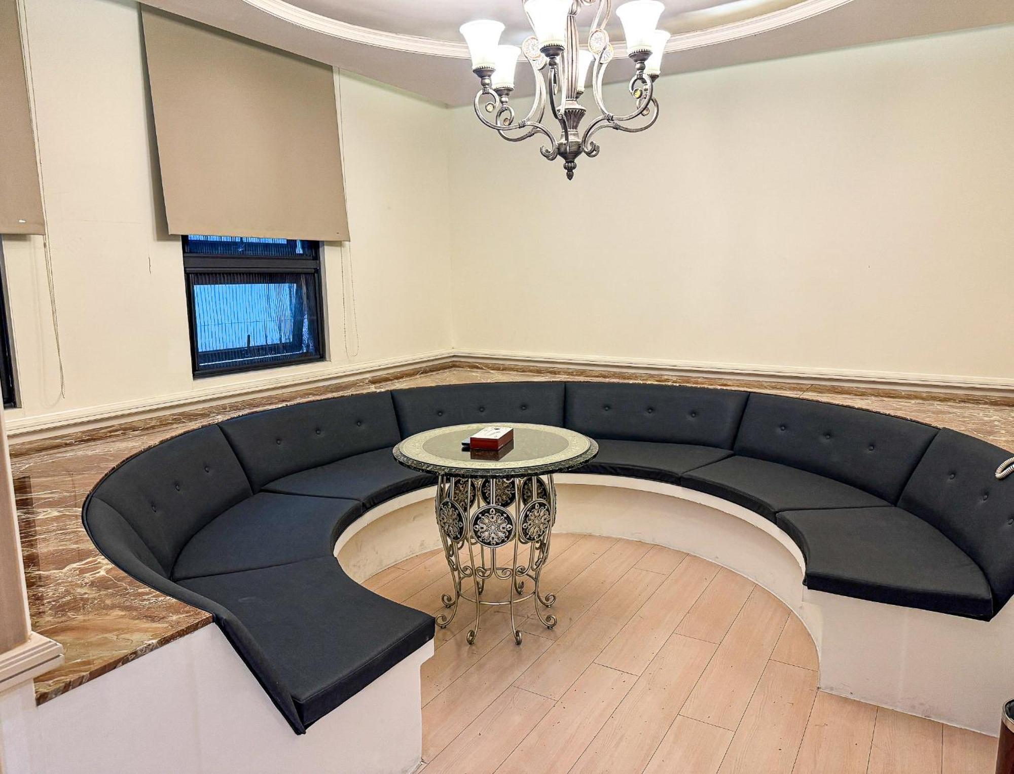 All-Ur Boutique Motel - Taichung Branch Екстериор снимка