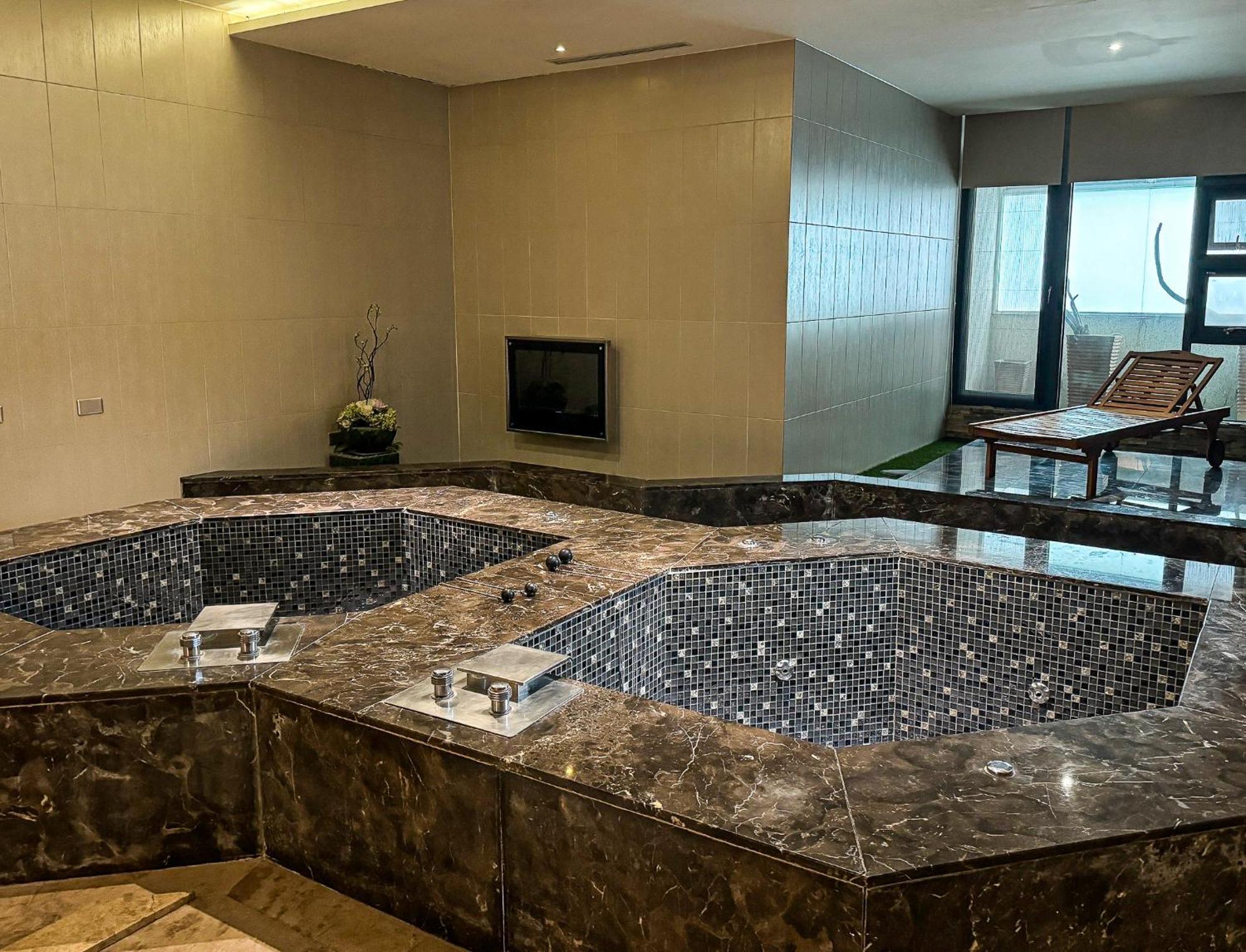All-Ur Boutique Motel - Taichung Branch Екстериор снимка