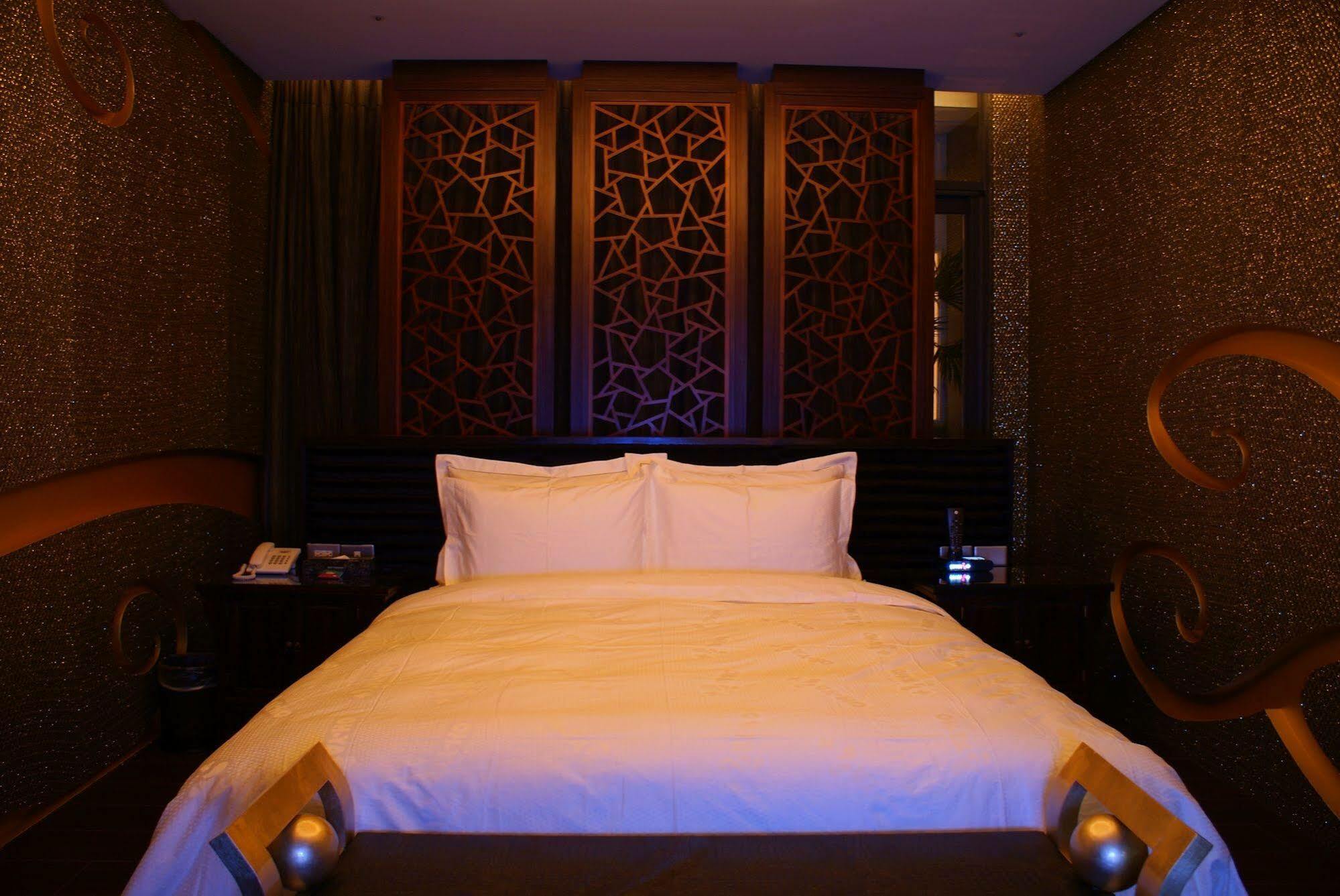 All-Ur Boutique Motel - Taichung Branch Екстериор снимка