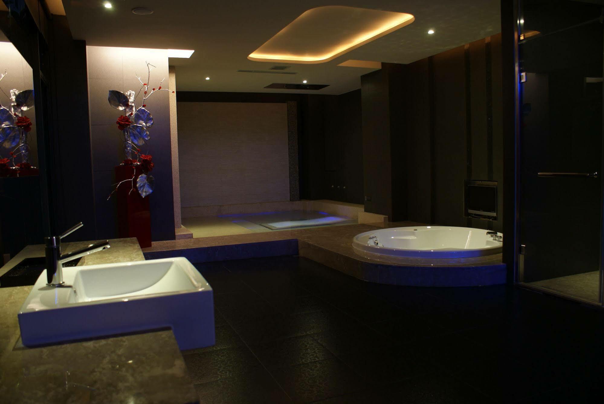 All-Ur Boutique Motel - Taichung Branch Екстериор снимка