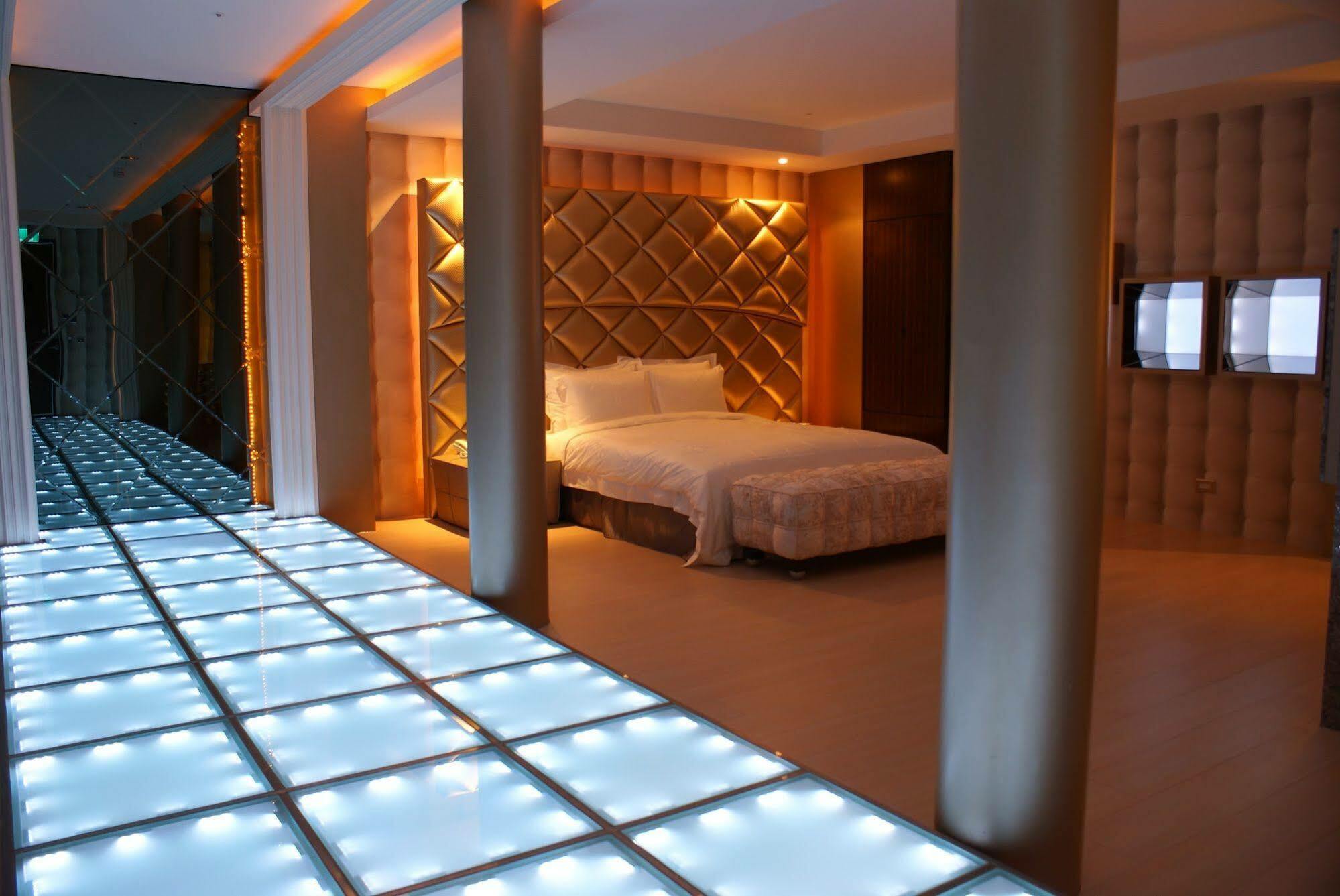 All-Ur Boutique Motel - Taichung Branch Екстериор снимка