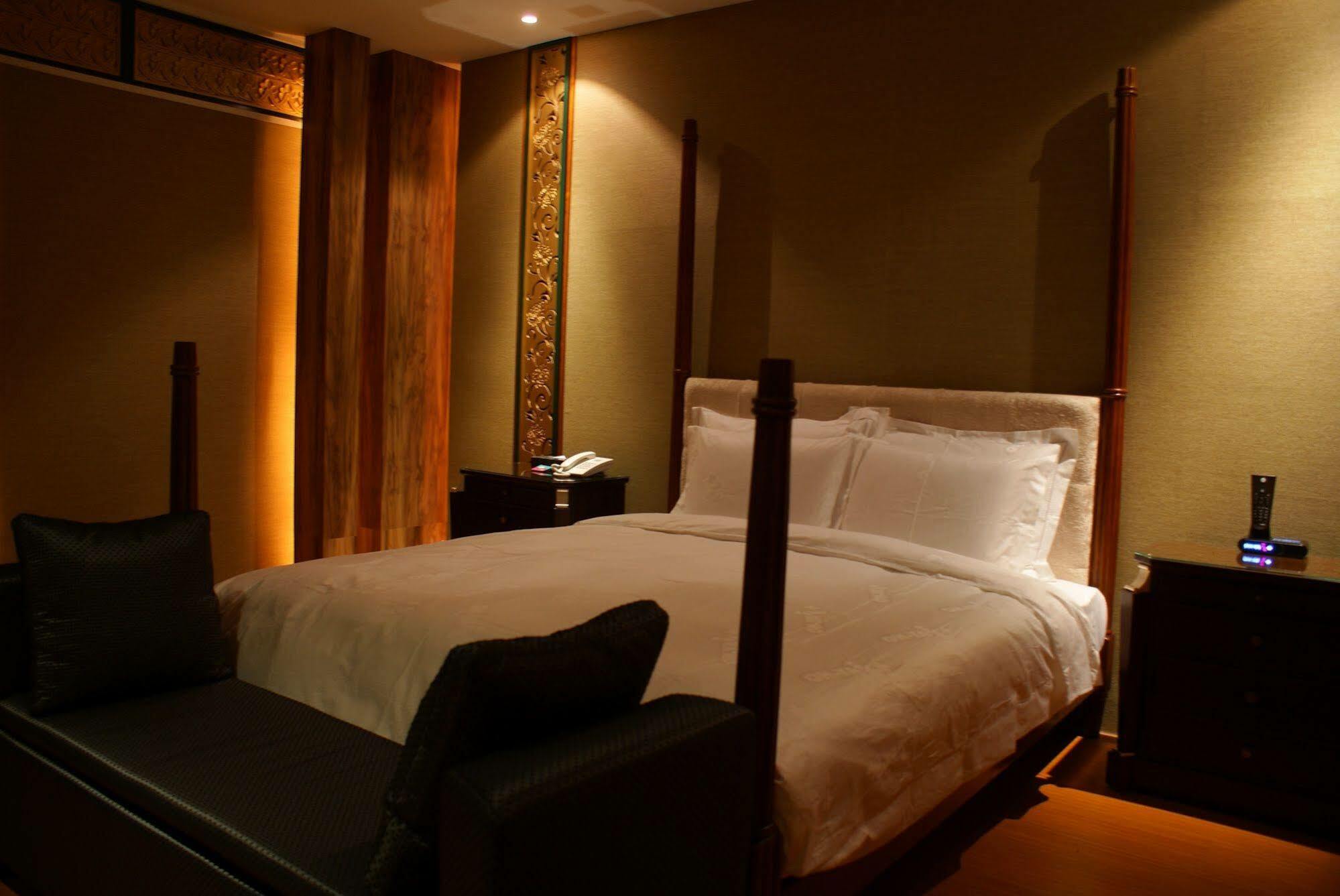 All-Ur Boutique Motel - Taichung Branch Екстериор снимка