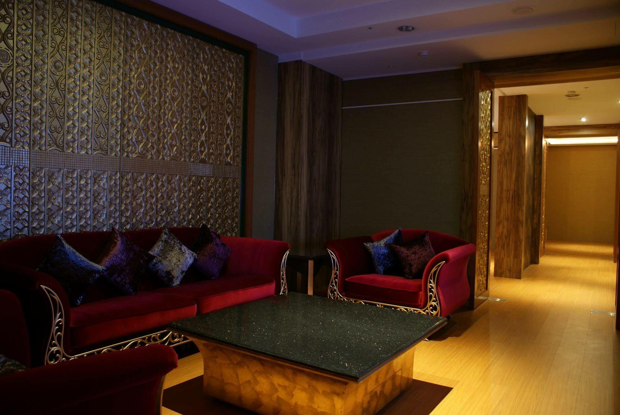 All-Ur Boutique Motel - Taichung Branch Екстериор снимка